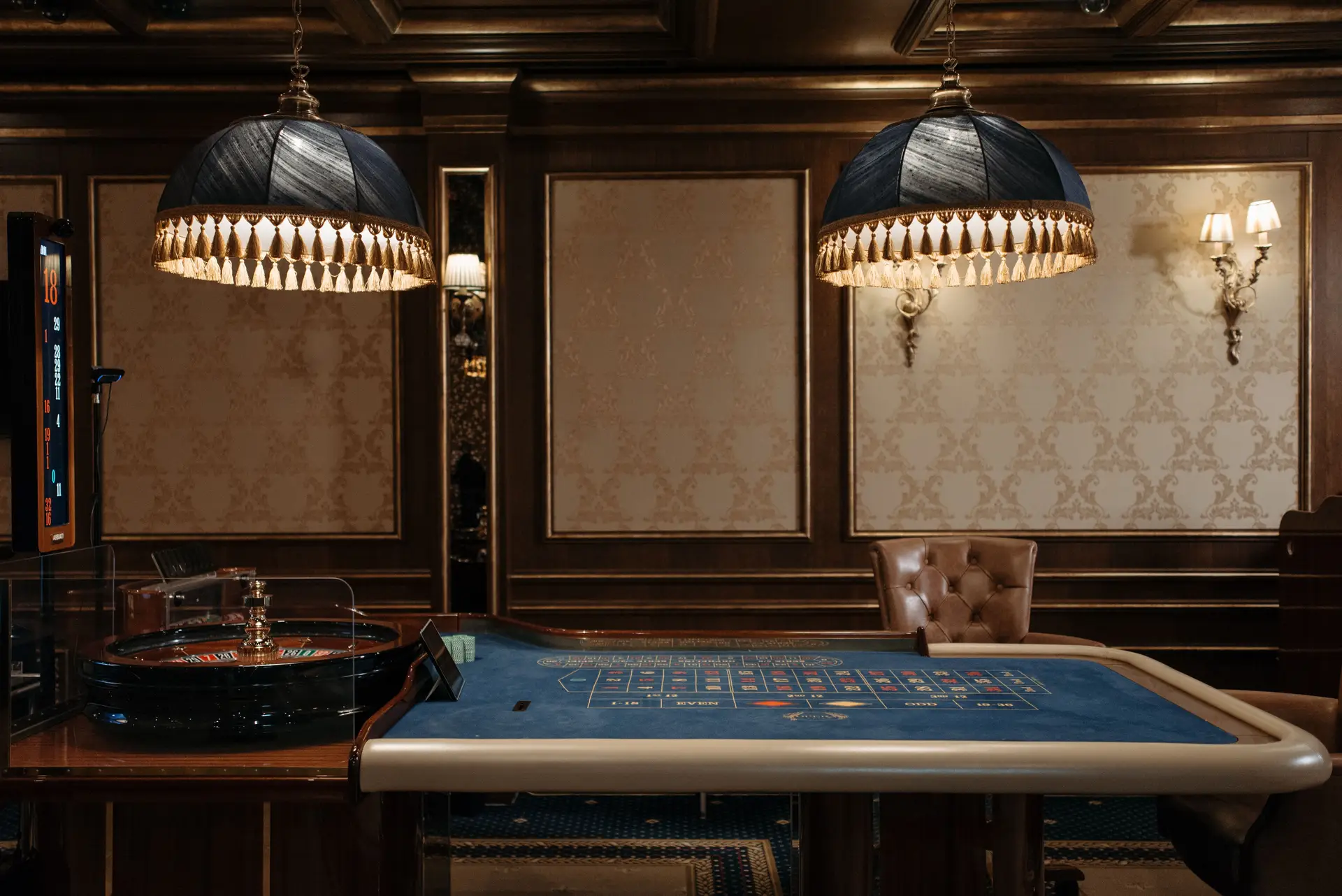 Eleganter Roulette-Tisch im AmberCairnWorks Casino